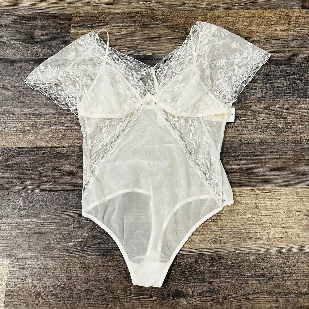 Wacoal Womens White Lace Short Sleeve Lifted In Luxury Bodysuits Size Large NWT
